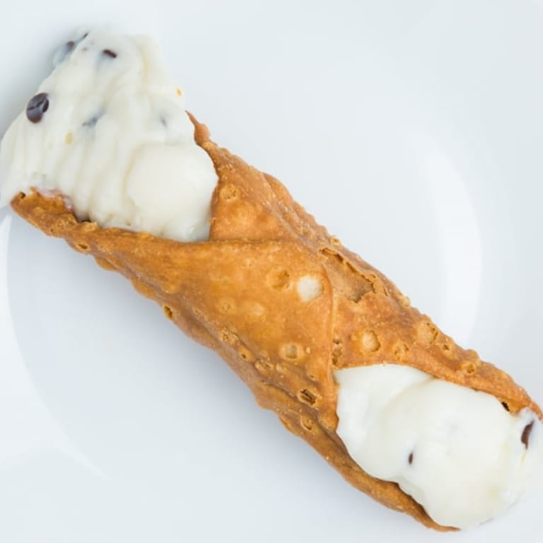 Delicious Cannoli: A Sweet Italian Treat